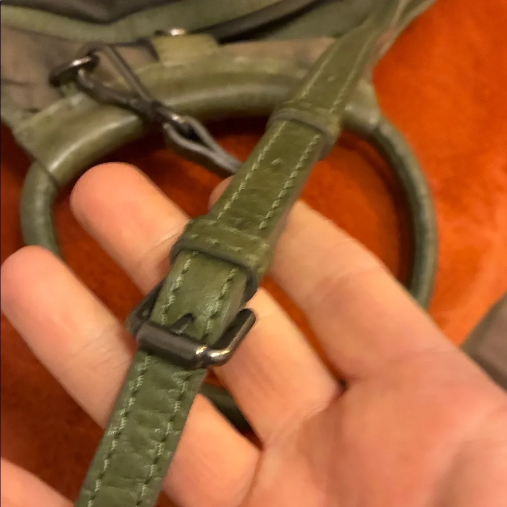 Elegant Woven Leather Handbag - Army Green and Cream - Picture 14 of 14